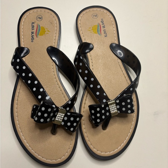 ALOHA ISLAND Black Polka Dot Thong Sandals Flip Flops Bow Womens Size 7 - Picture 1 of 3